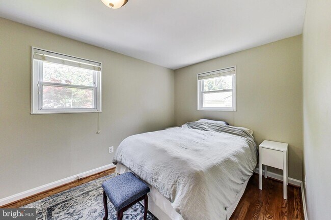 Building Photo - 4715 Oxbow Rd