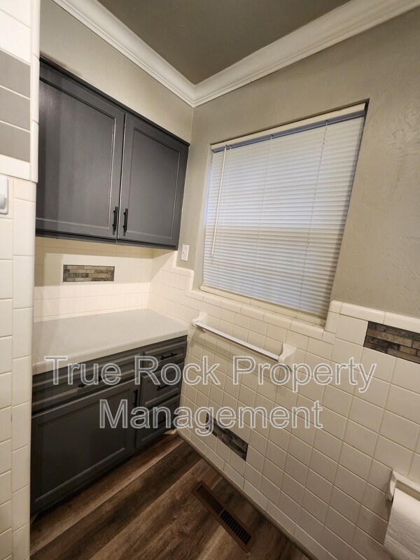 Building Photo - 204 S Morrison Dr