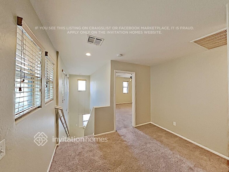 Building Photo - 944 S Sabino Dr