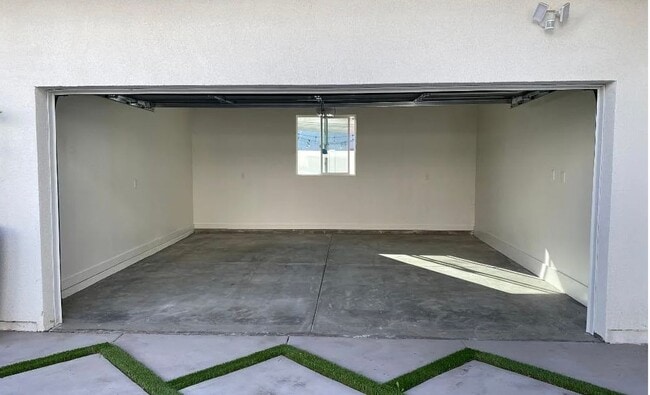 Building Photo - 5639 Riverton Ave