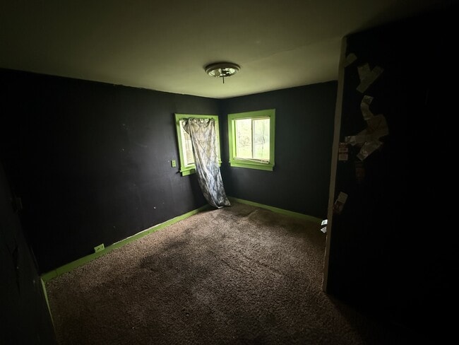 Building Photo - 913 Maple St