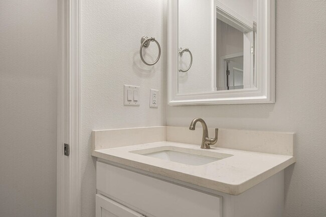 Building Photo - 4902 Kensington Ln