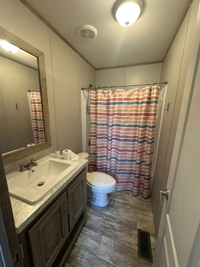 Building Photo - 3 Bed 2 Bath Home