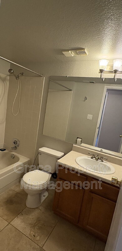 Building Photo - 8555 E Fairmount Dr