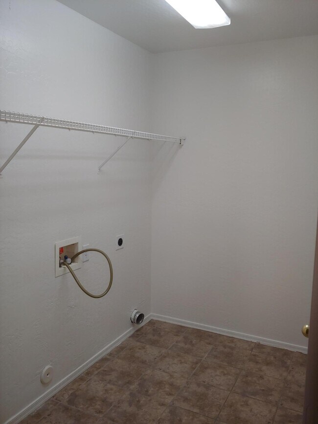 Building Photo - 1922 N 106th Ln