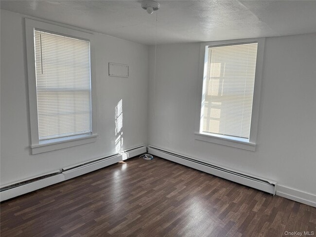 Building Photo - 6 Glenmere Ave