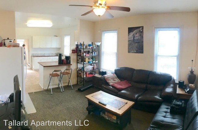 Building Photo - 8 br, 2 bath Apartment - 1129/31 Bowen Ct.