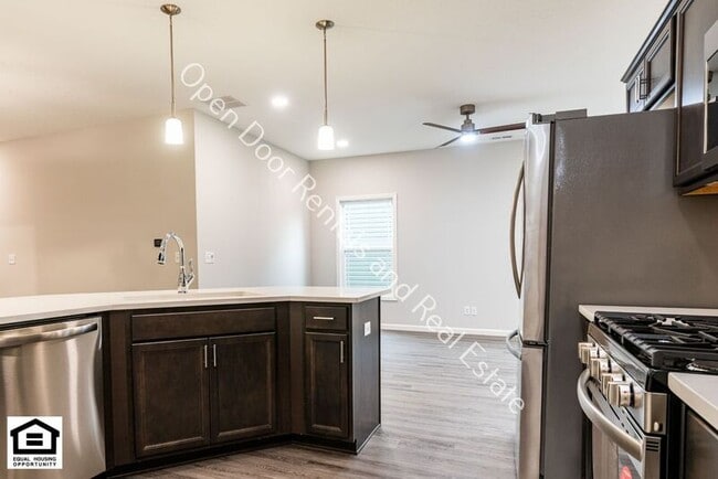 Building Photo - 307 Toledo St