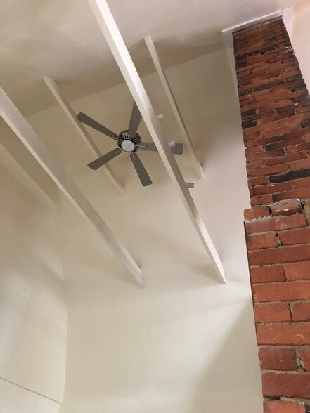 Building Photo - 5511 Claybourne St