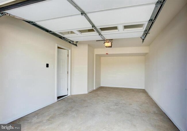 Building Photo - 203 Sage Cir