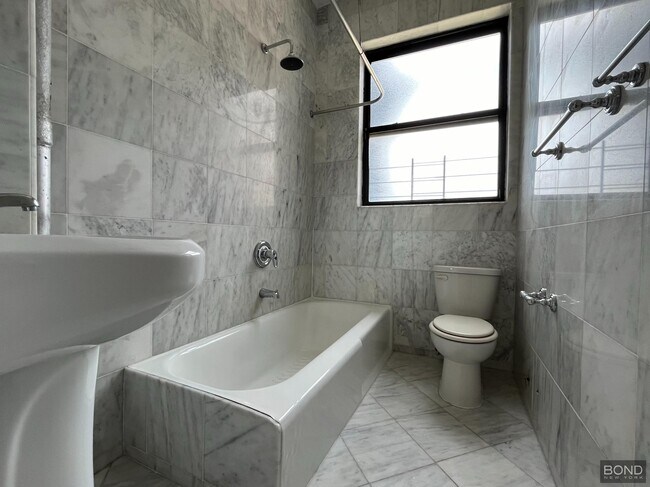 Building Photo - 220 W 98th St