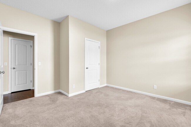 Building Photo - AVAILABLE MAY 2025 [NO PETS PREFERRED: x1 ...
