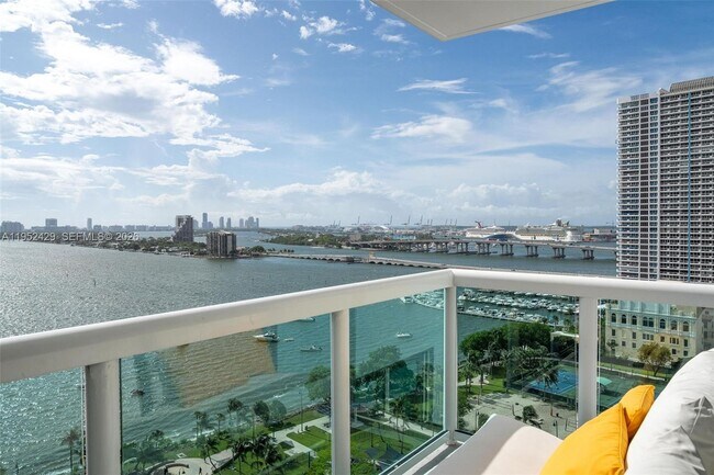 Building Photo - 1800 N Bayshore Dr