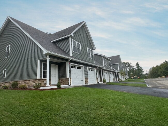 Building Photo - Residences of Skye