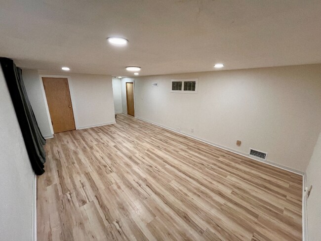 Building Photo - 2104 E 58th St