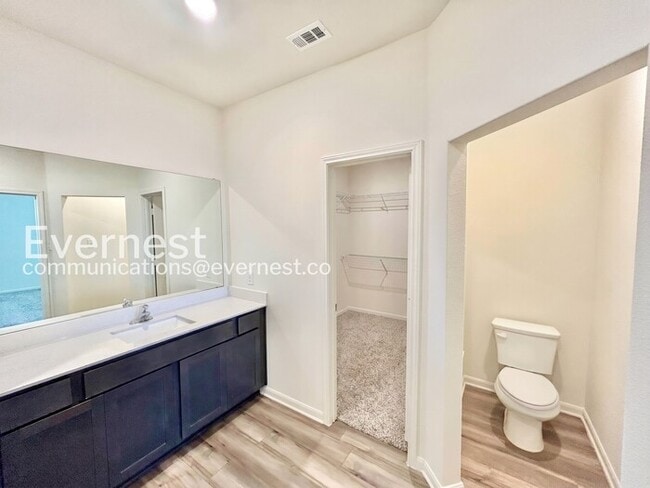 Building Photo - 4 Bed/2 Bath Home with Garage / Available Now!