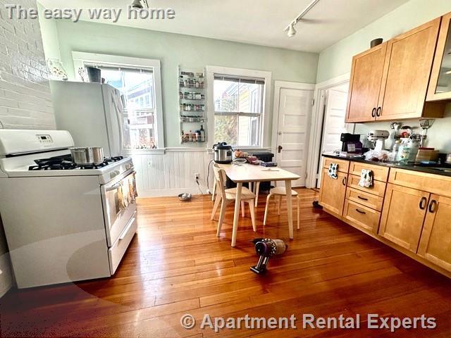 Building Photo - 77 College Ave