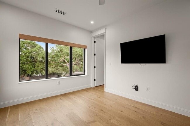 Building Photo - 1401 Rabb Rd
