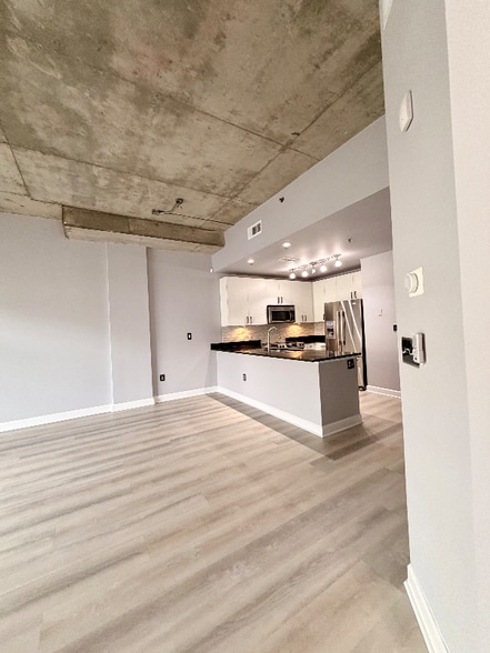 Building Photo - 711 Cosmopolitan Dr NE