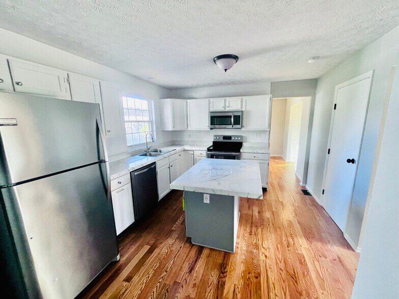 Building Photo - 2308 Sundew Ave