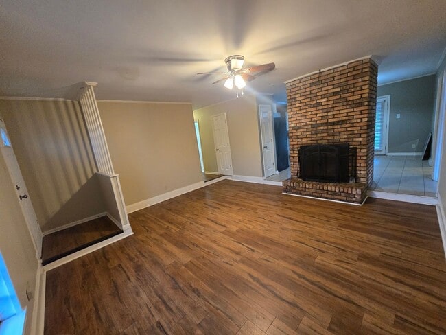 Building Photo - 3 Bedroom 2 Bathroom Brick Home in Pineville - Large Yard - $1600 per month