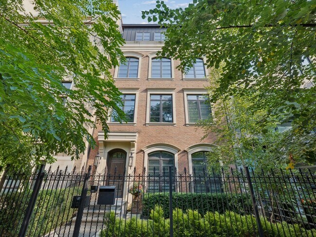 Building Photo - 441 W Deming Pl
