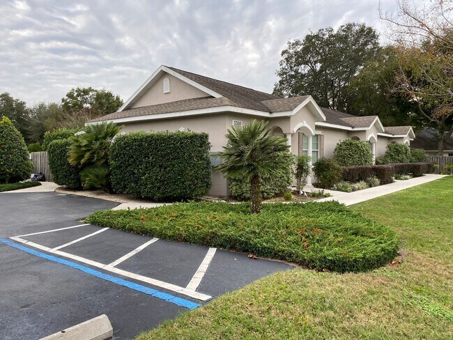 Building Photo - 3300 SW 26th St