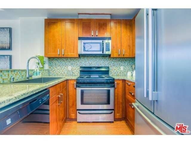 Building Photo - Beautifully Updated Condo in NoHO