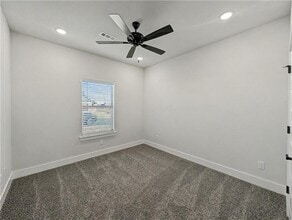 Building Photo - 1001 St