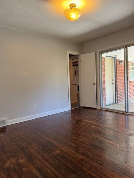 Building Photo - 4973 Greenway Rd