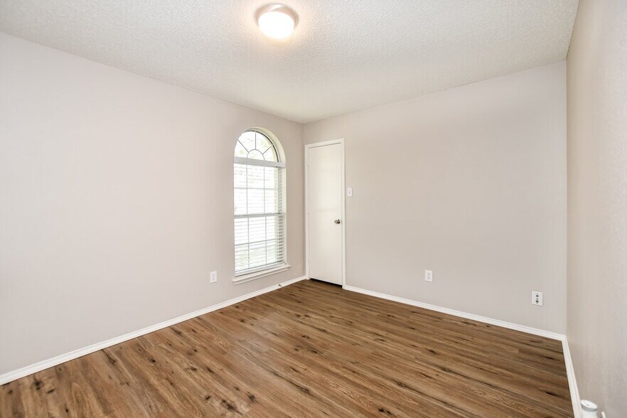 Building Photo - 2632 Bent Brook Dr