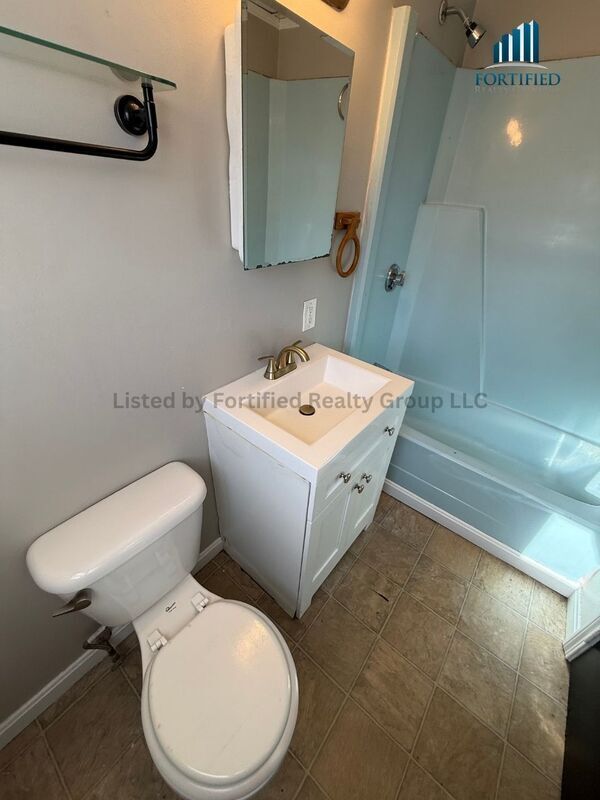 Building Photo - 77 Massasoit St