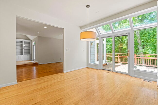 Building Photo - 7926 Long Ridge Ct