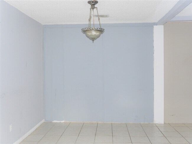 Building Photo - 13840 Hollowgreen Dr