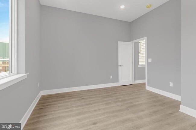 Building Photo - 2119 N Front St