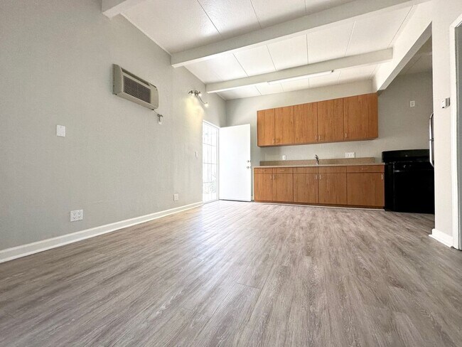 Building Photo - 525-27 S Juniper St