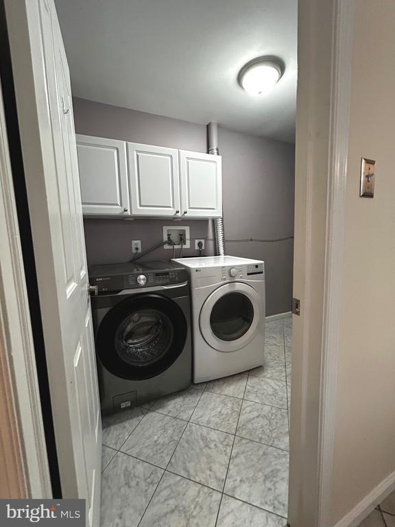 Building Photo - 1410 Stratford Ct