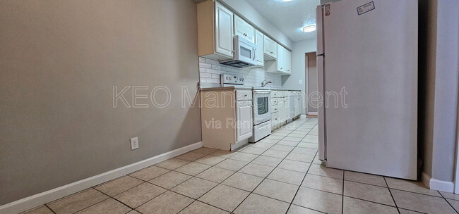 Building Photo - 3080 Southdale Dr