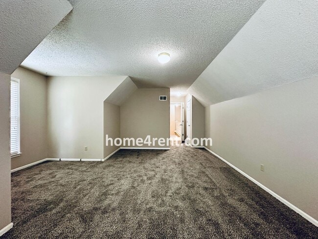 Building Photo - Blue Valley Schools, Granite Counters, Fin...