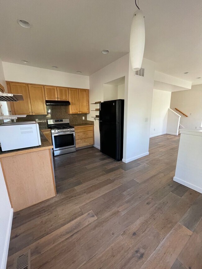 Building Photo - Adorable 2B/1B North Boulder Home