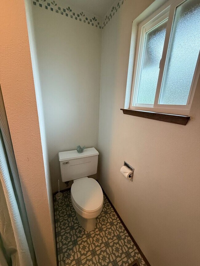 Building Photo - Gorgeous 4 bedroom home on corner lot in B...