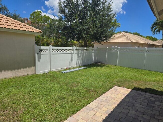 Building Photo - 8017 Murano Cir