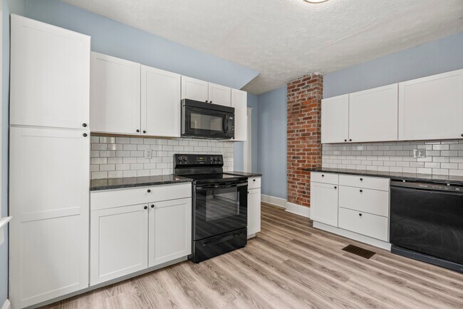 Building Photo - 2332 E 16th St