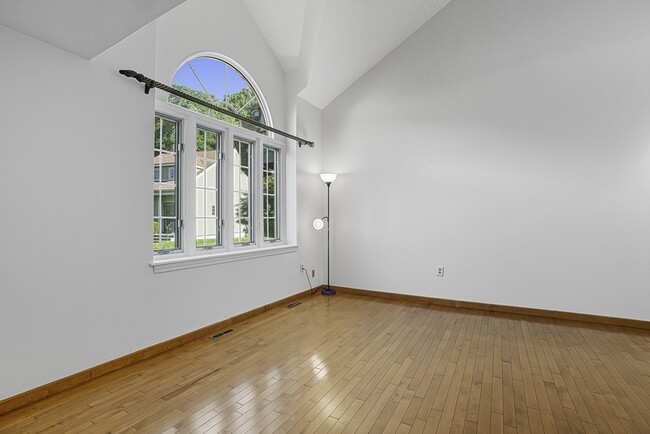 Building Photo - 237 South St