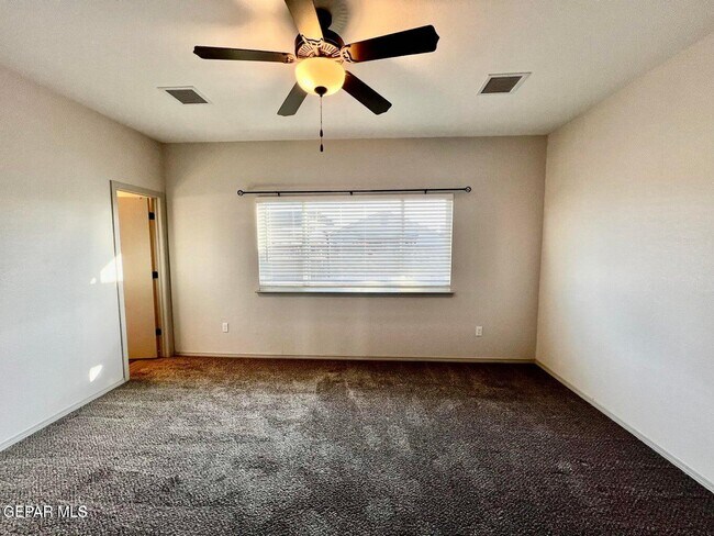 Building Photo - 10148 Red Vly