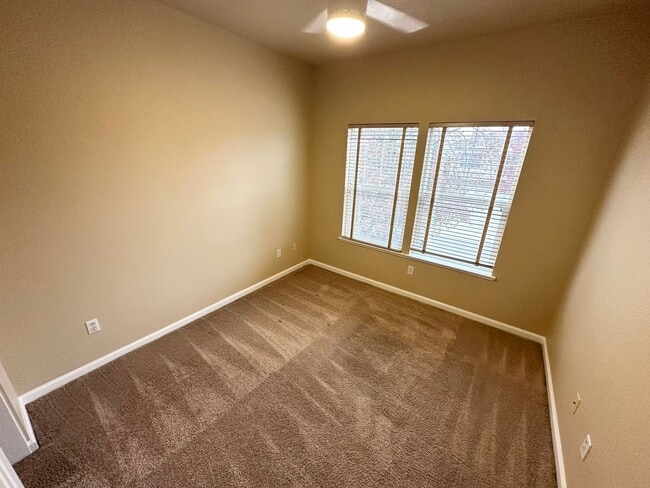 Building Photo - Beautiful Natomas Park Home – 5 Bed / 3 Bath, new interior paint, 2 story!