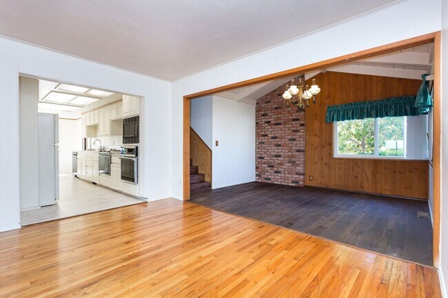 Building Photo - Large Traditional Home in La Mesa!