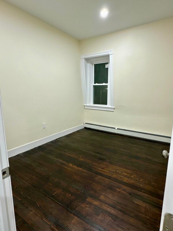 Building Photo - 33 Valley St