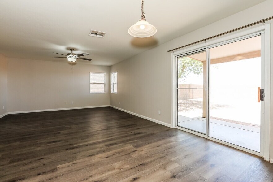 Building Photo - 2324 E San Manuel Rd