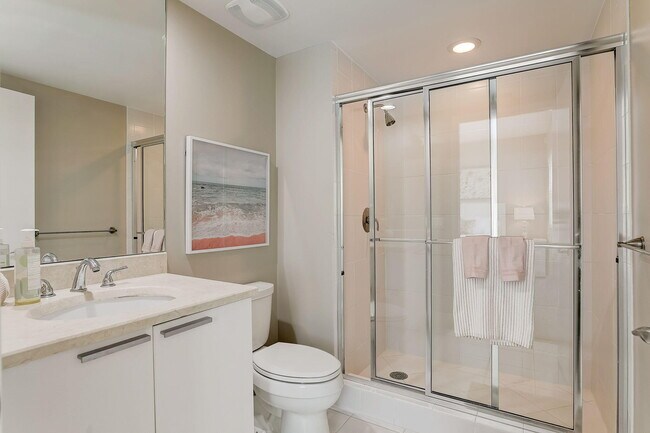 Building Photo - 2650 Lake Shore Dr